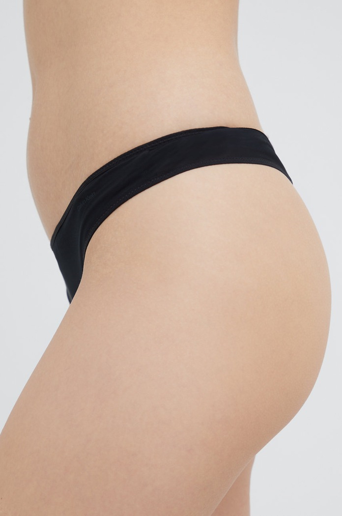Calvin Klein Underwear tanga 000QF6816E.PPYY fekete AA00
