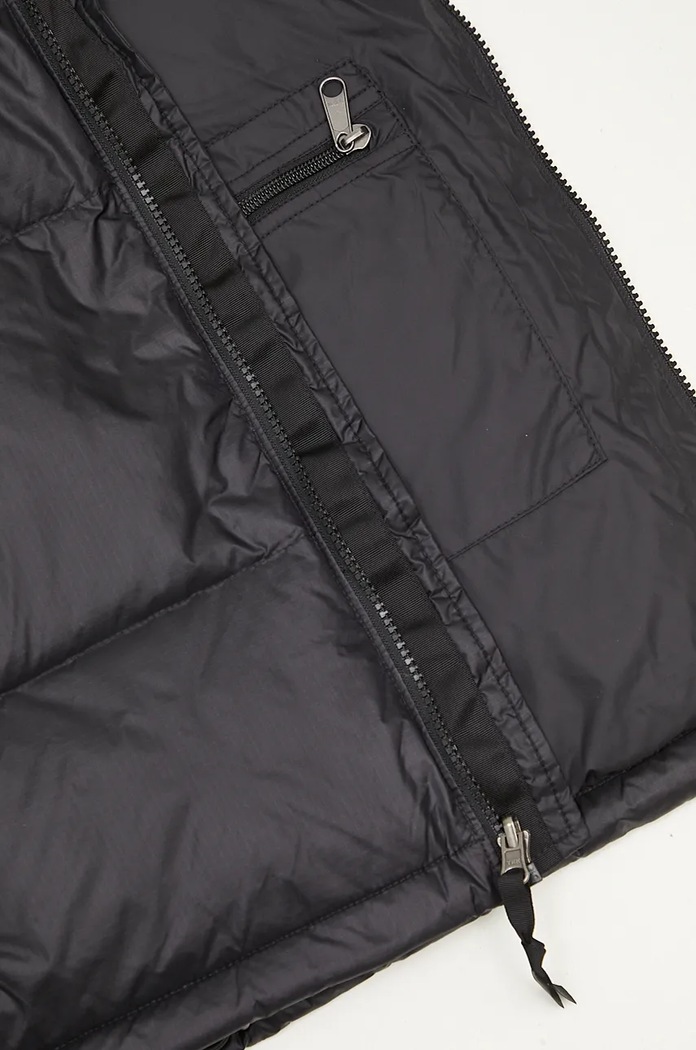 Αμάνικο από πούπουλα The North Face M 1996 Rtro Npse Vst NF0A3JQQLE41 μαύρο