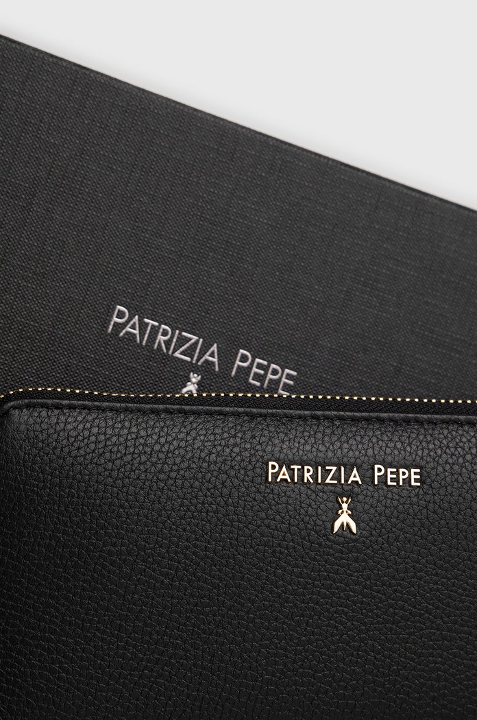 Δερμάτινο πορτοφόλι Patrizia Pepe μαύρο CQ4879.L001
