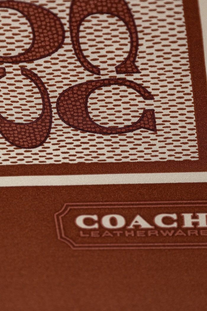 Coach Chusta jedwabna C2755 brązowy SS26