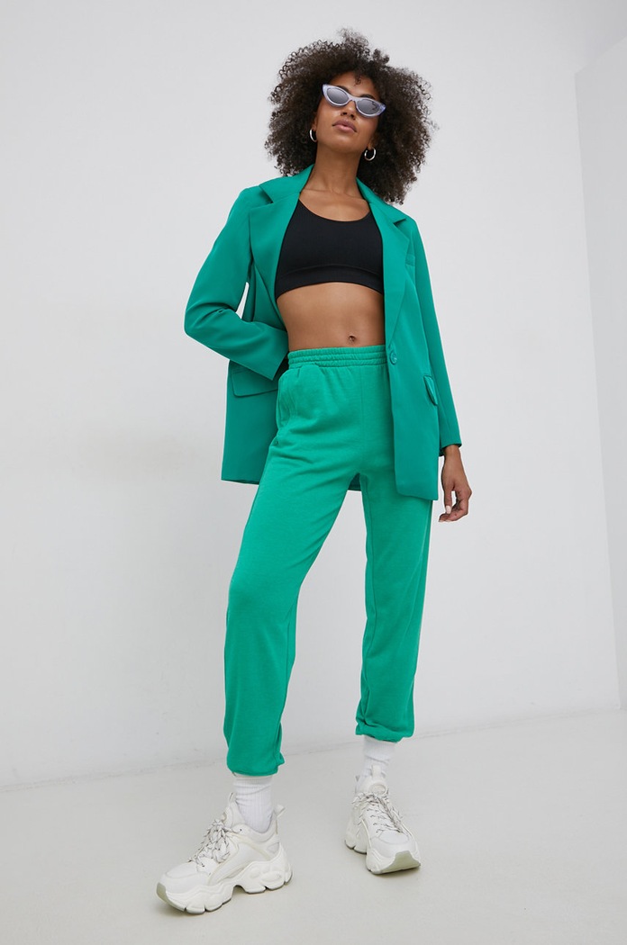 Штани Vero Moda зелений 10261659.HollyGreen