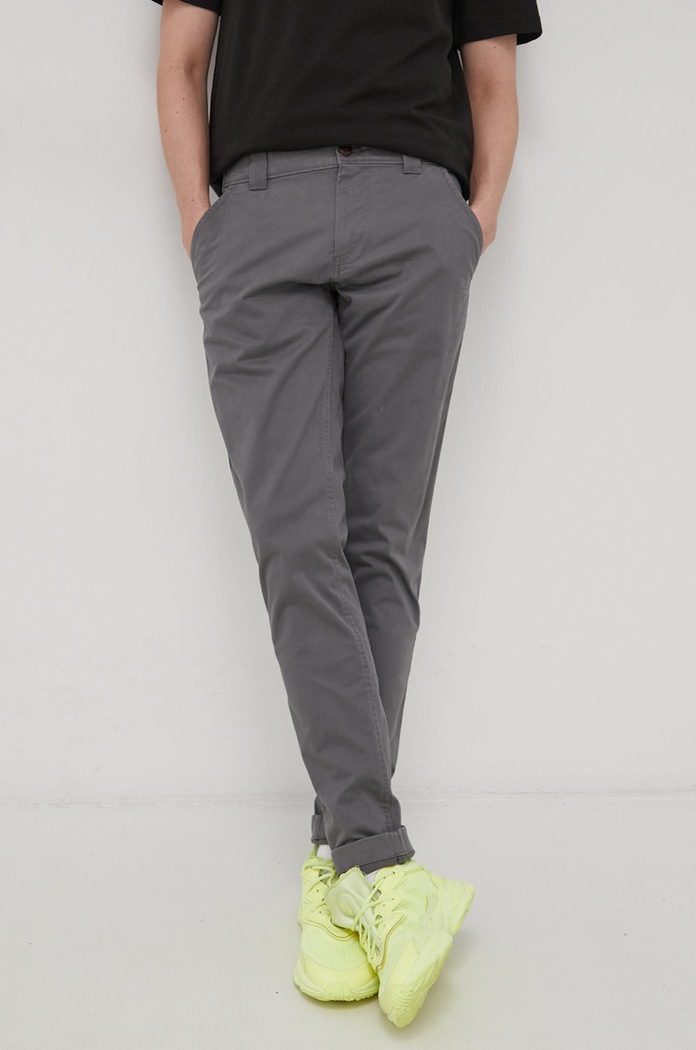 Kalhoty Tommy Jeans chinos šedá DM0DM09595.PPYY