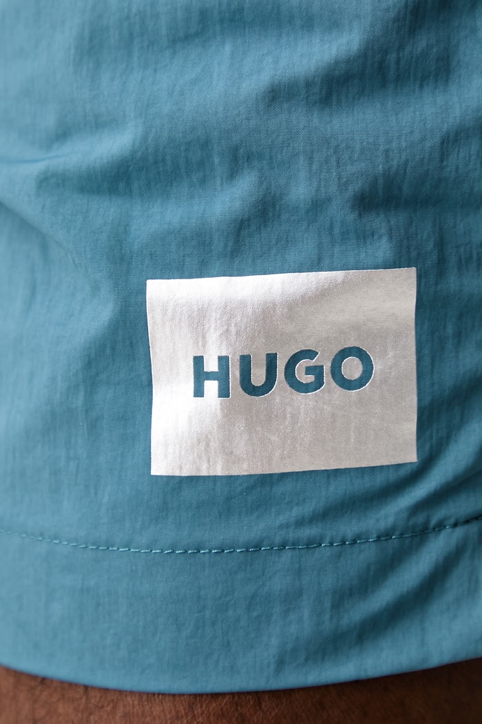 Oblečenie HUGO Plavecké šortky pánske DOMINICA 50493450 fialová