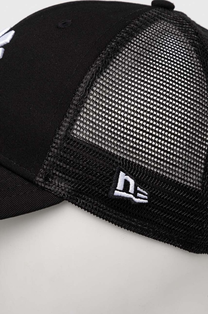 New Era kapa s šiltom HOMEFIELD 9FORTY® TRUCKER 60358155.BLKWHI črna SS23