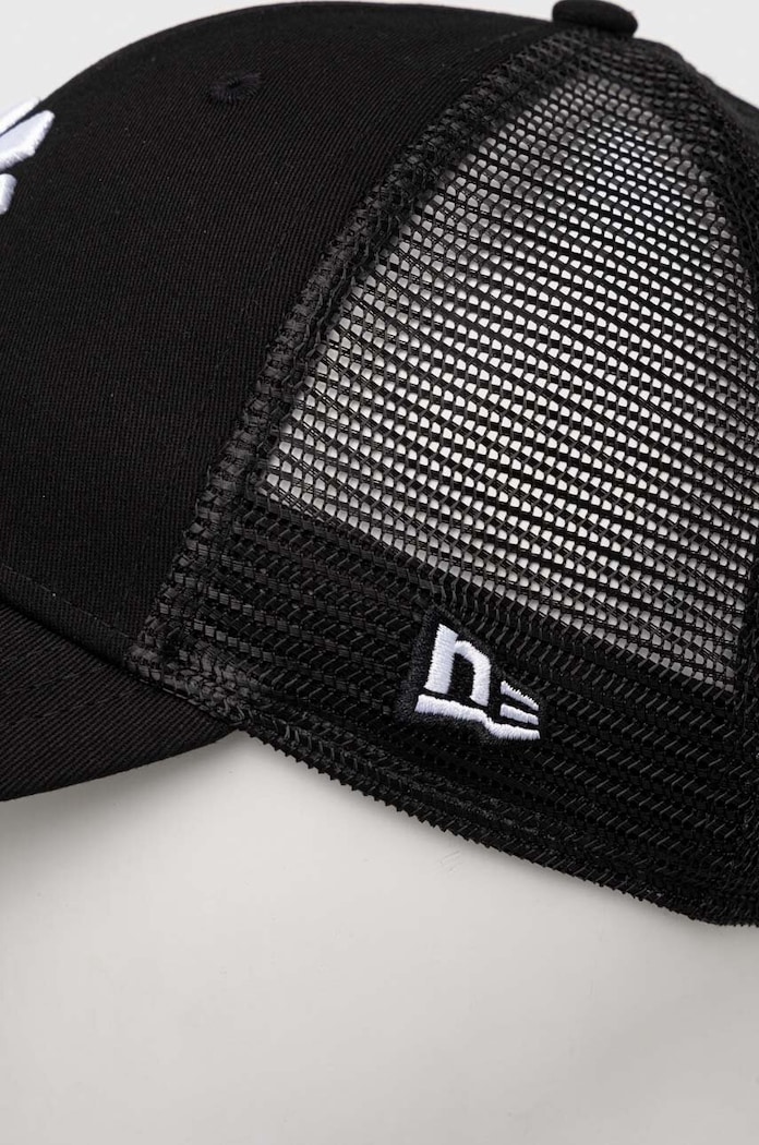 New Era kapa s šiltom HOMEFIELD 9FORTY® TRUCKER 60358155.BLKWHI črna SS23
