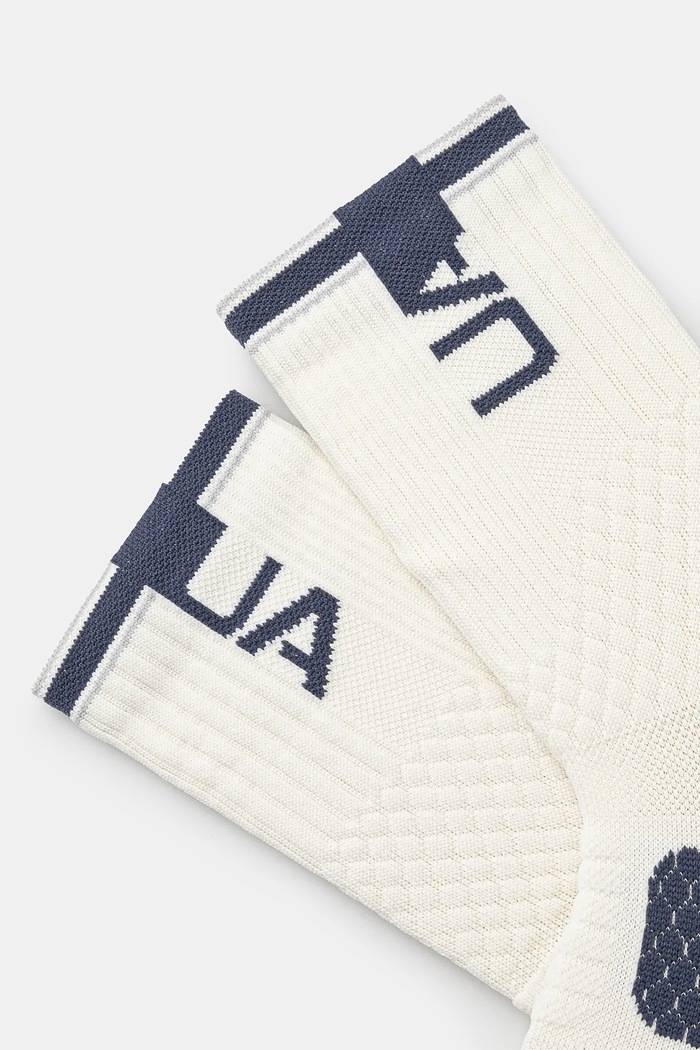 Κάλτσες Under Armour ArmourDry Playmaker 1376229 μπεζ AW24