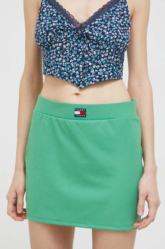 Tommy Jeans spódnica z elastanem zielony DW0DW15389.PPYX