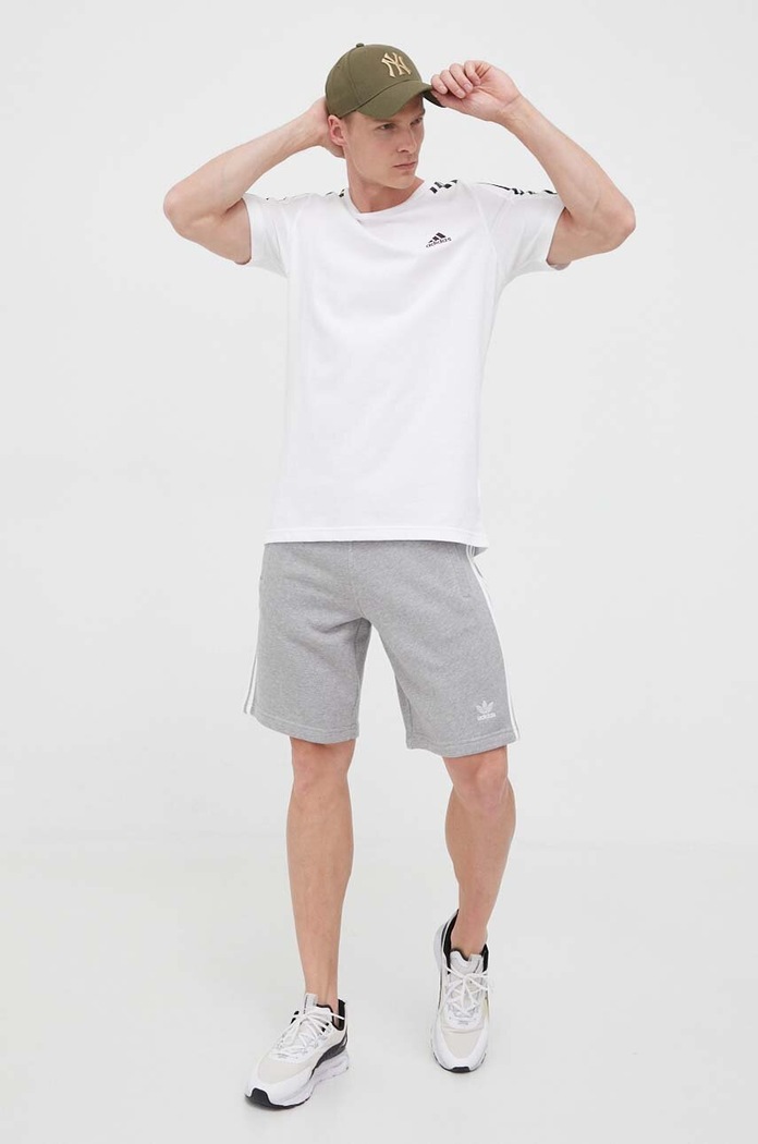 Βαμβακερό σορτσάκι adidas Originals IA6354 γκρί AW23
