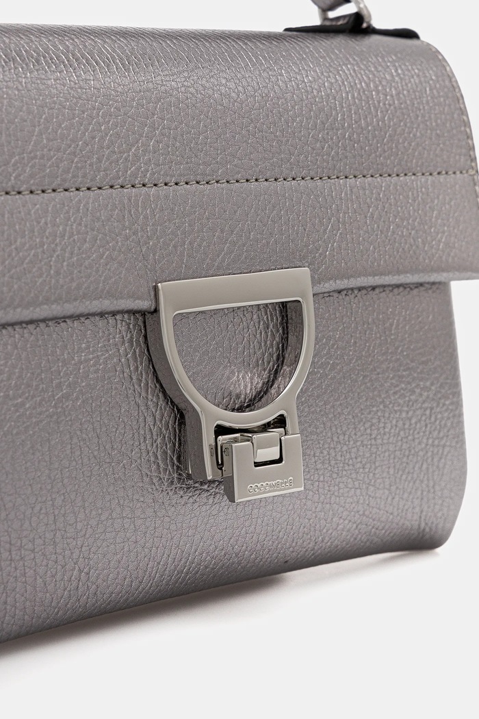 Geantă crossbody pentru femei din piele Coccinelle E1.MD5.19.03.01 argintiu