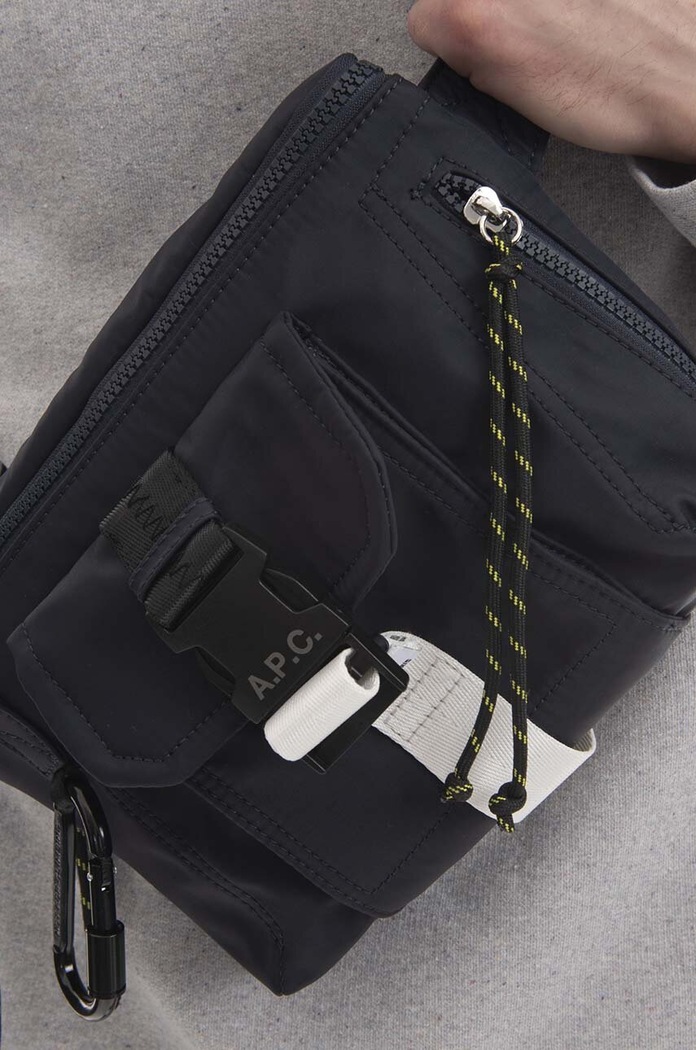 A.P.C. borsetă Banane Trek PAAFH.H62219