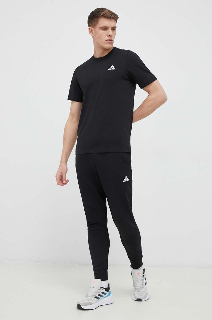 Бавовняна футболка adidas IC9282 чорний SS23