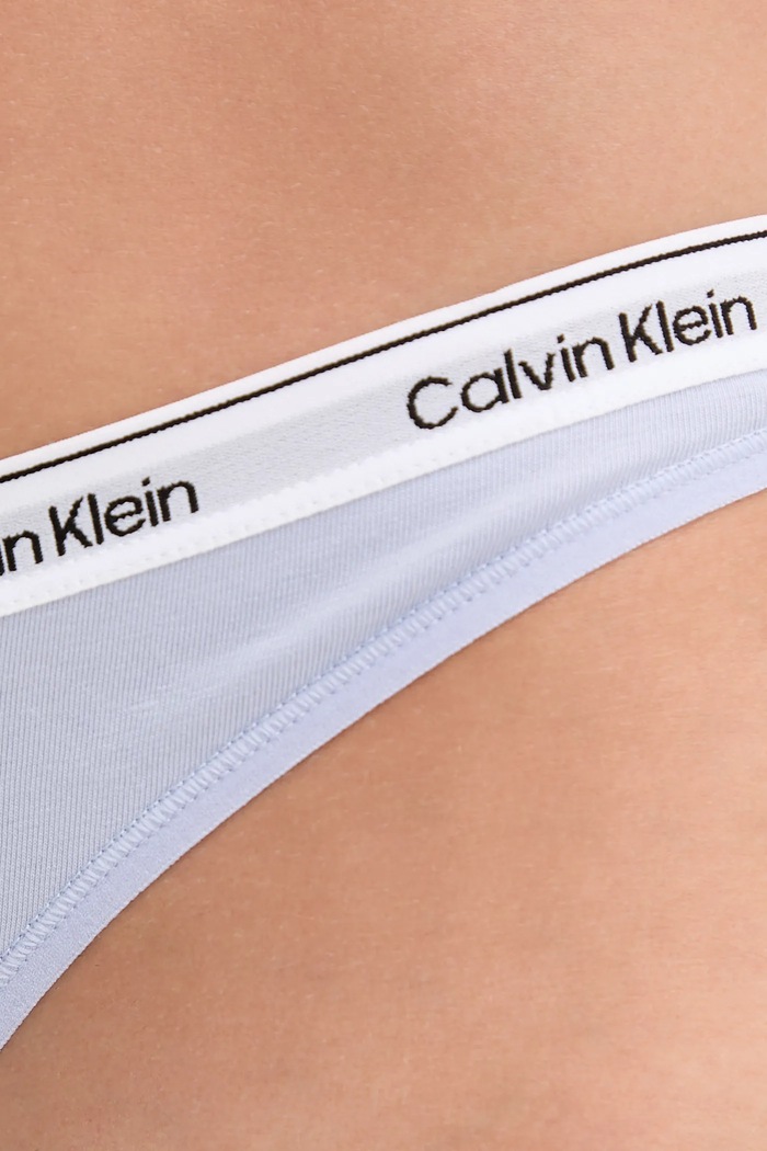 Îmbrăcăminte Calvin Klein Underwear chiloți g-string pentru femei din bumbac cu elastan 000QD5043E albastru