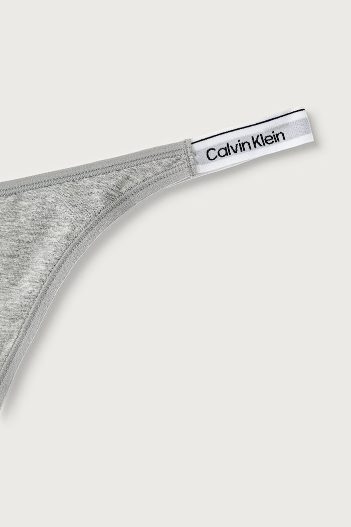 Odzież Calvin Klein Underwear Stringi damskie bawełniane z elastanem 000QD5157E szary