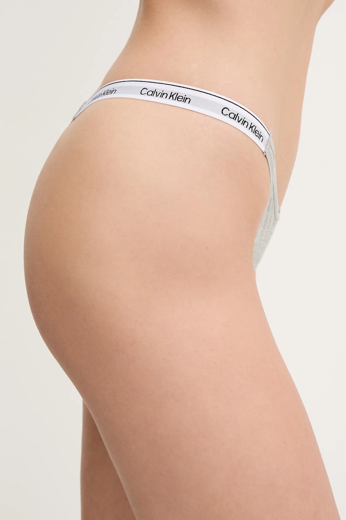 Calvin Klein Underwear tangá dámske bavlnené s elastanom 000QD5157E sivá AA00