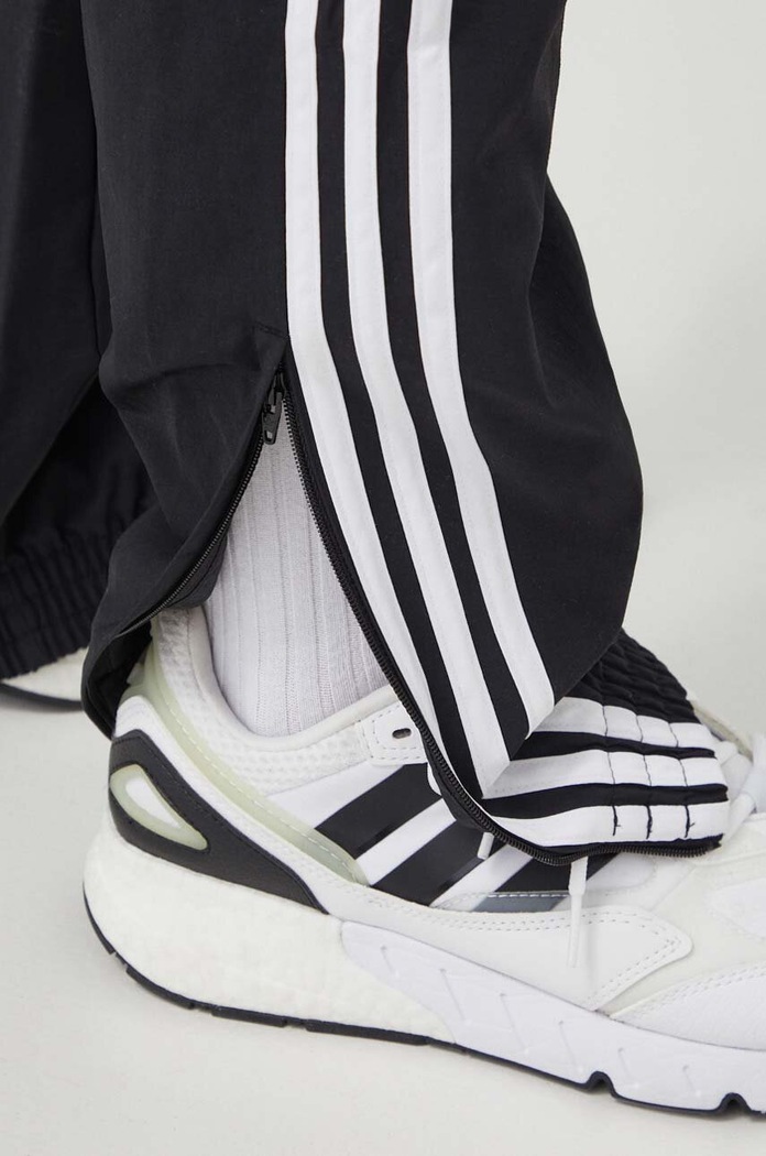 Hlače adidas Originals Adicolor Woven Firebird Track Top IT2501 crna