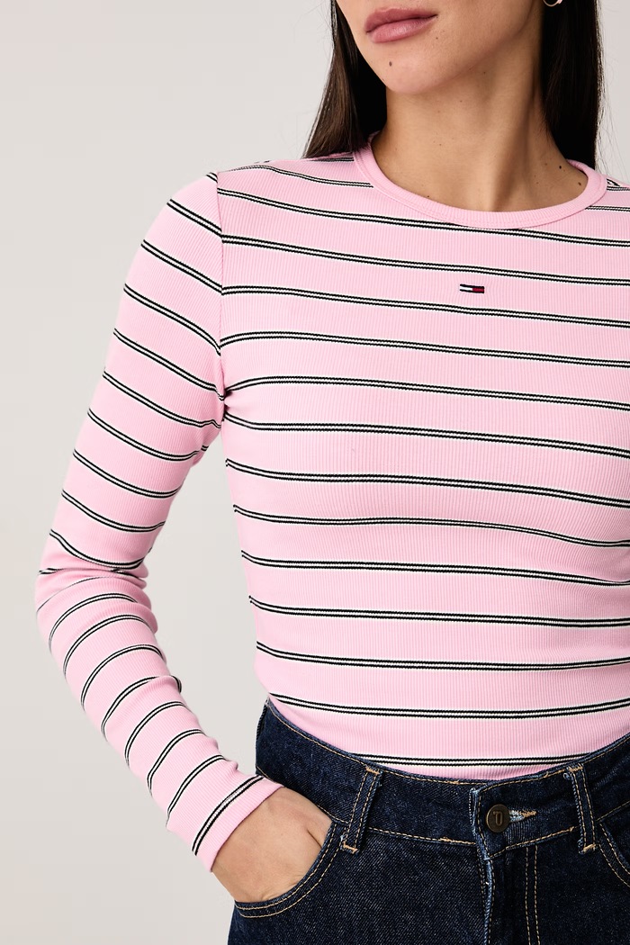 Longsleeve damski bawełniany z elastanem Tommy Jeans różowy DW0DW17387