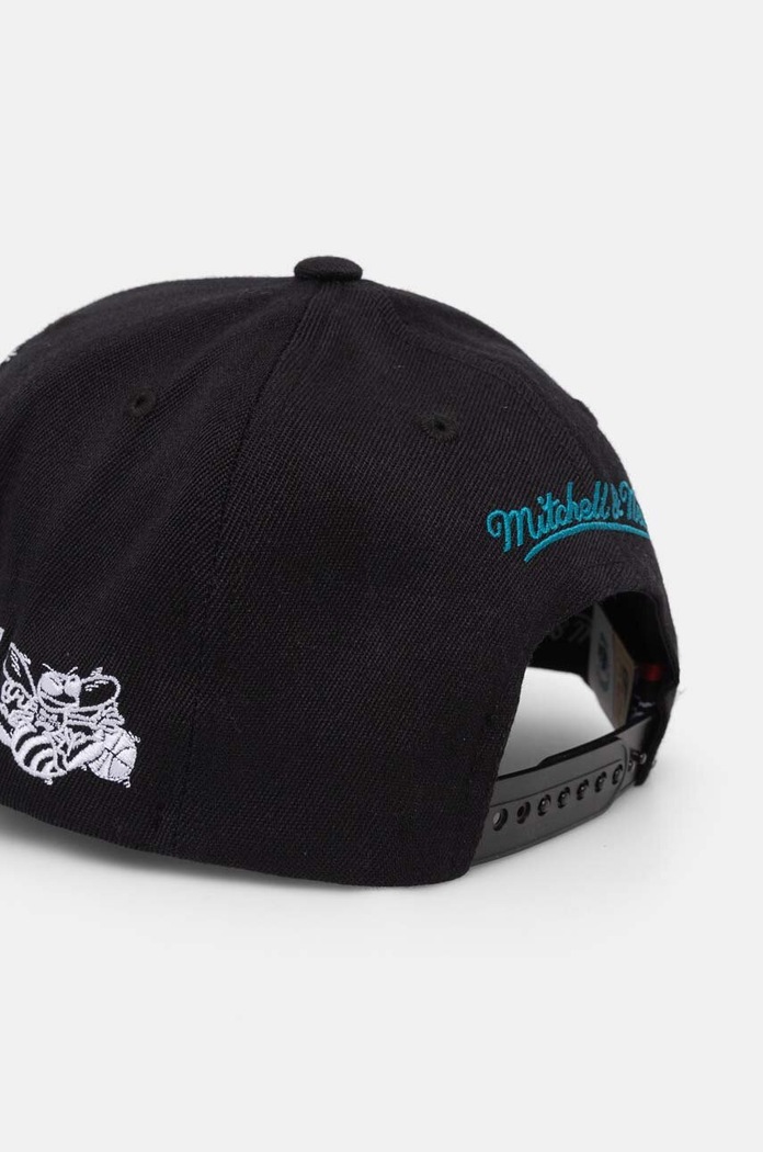 Mitchell&Ness șapcă din amestec de lână Charlotte Hornets HHSSINTL1434.CHOBLCK negru SS24