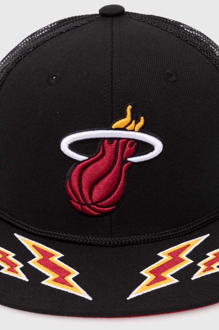 Mitchell&Ness czapka z daszkiem NBA MIAMI HEAT HHSS7016.MHEYYPPPBLCK czarny SS24