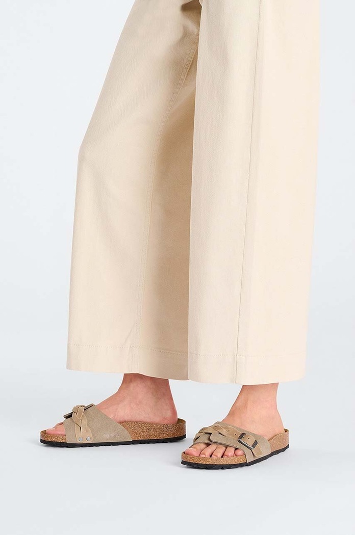 Semišové pantofle Birkenstock Oita 1026730.Taupe