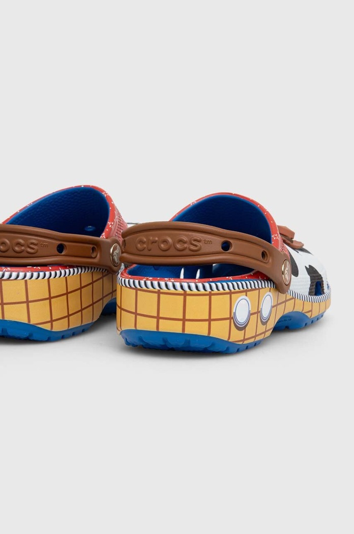 Obuwie Crocs klapki Toy Story Woody Classic Clog 209446.4GX multicolor