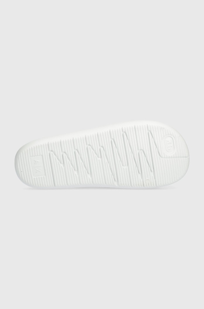 Pantofle Armani Exchange XUP012.XV675.K488 bílá