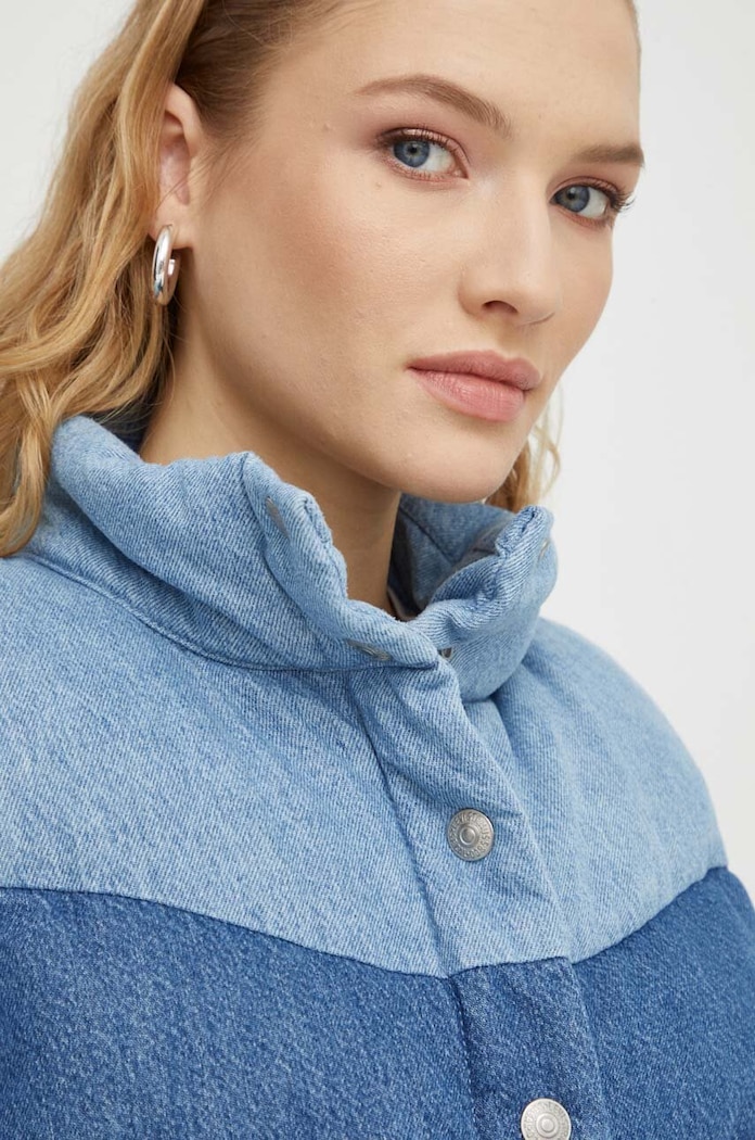 Pernati prsluk Levi's plava A7189