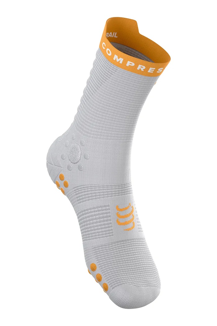 Odzież Compressport Skarpety sportowe Pro Racing v4.0 XU00048B szary