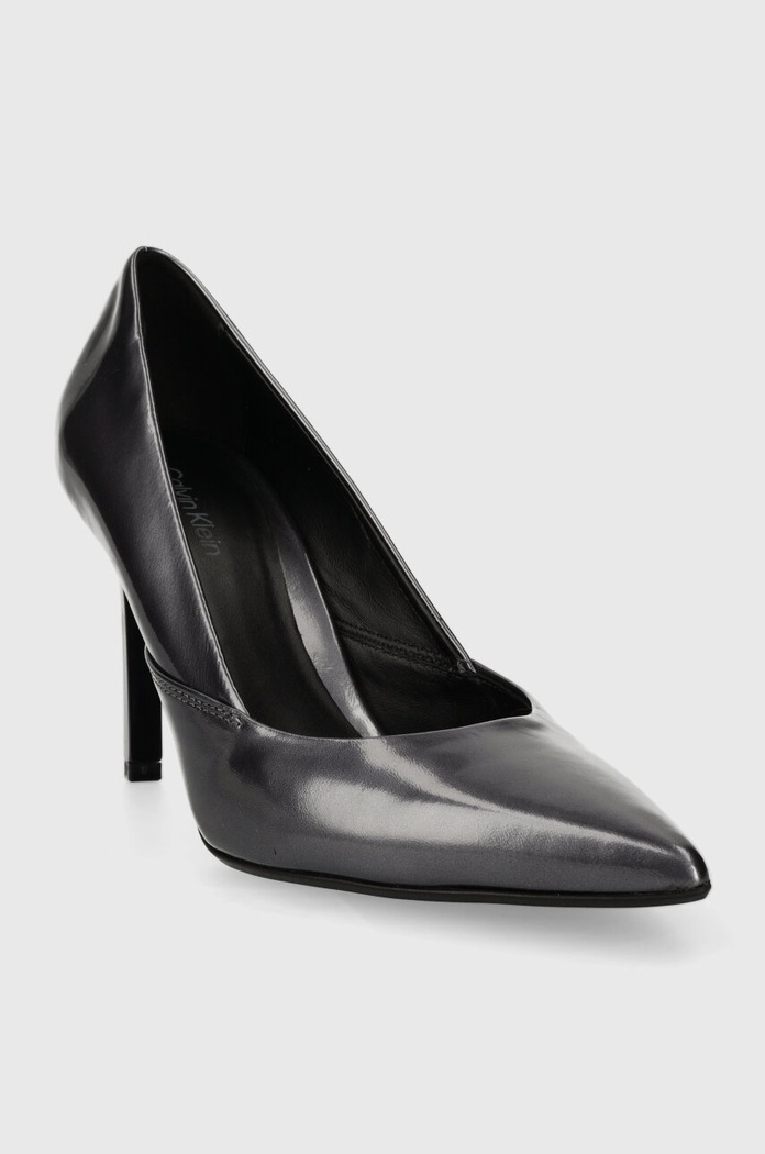 Kožené lodičky Calvin Klein GEO STILETTO PUMP 90 - PEARL HW0HW01998 šedá SS24