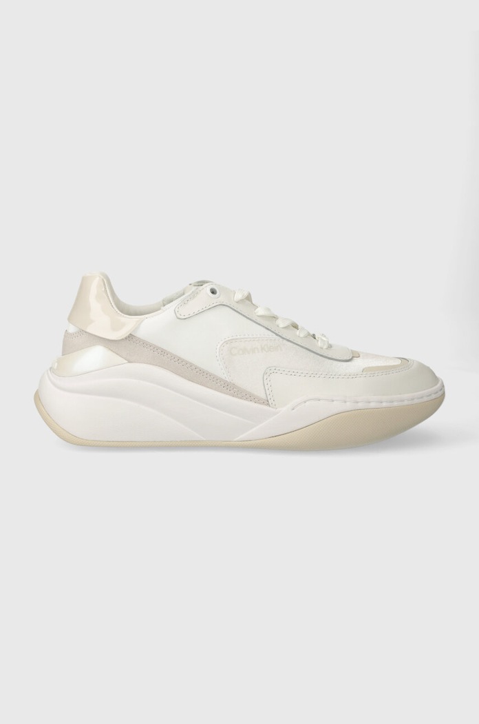 Tenisky Calvin Klein CLOUD WEDGE LACE UP-PEARLIZED imitace kůže bílá HW0HW02040