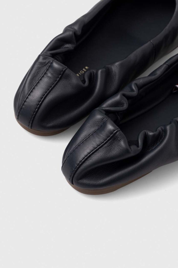 Tommy Hilfiger bőr balerina cipő TH ELEVATED ELASTIC BALLERINA sötétkék FW0FW07882