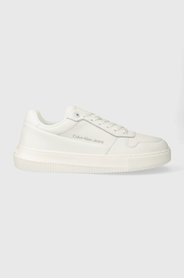 Tenisky Calvin Klein Jeans CHUNKY CUPSOLE LOW LTH IN SAT imitace kůže bílá YM0YM00873