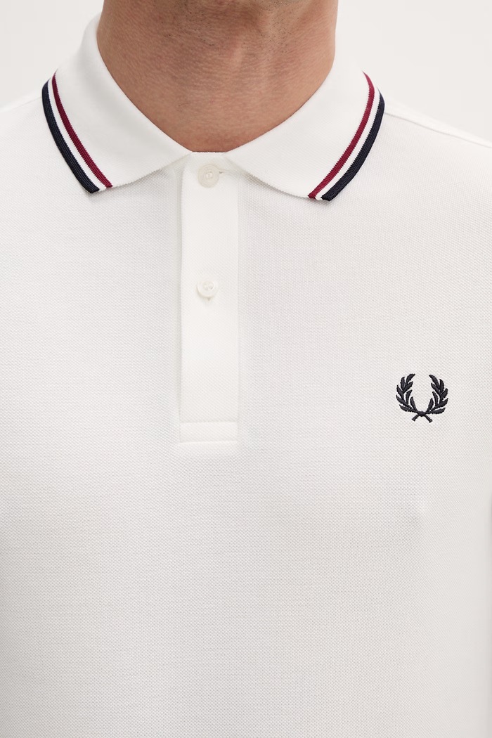 Bombažen polo Fred Perry Twin Tipped Shirt M3600.T60 bela