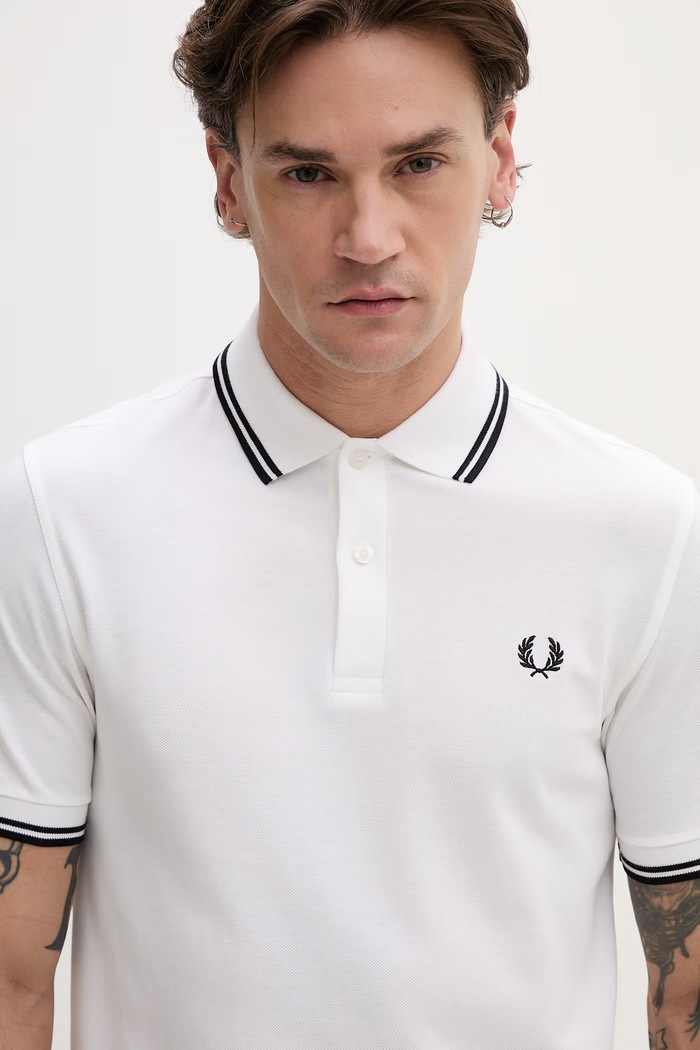 Памучна тениска с яка Fred Perry Twin Tipped Shirt бял M3600.200