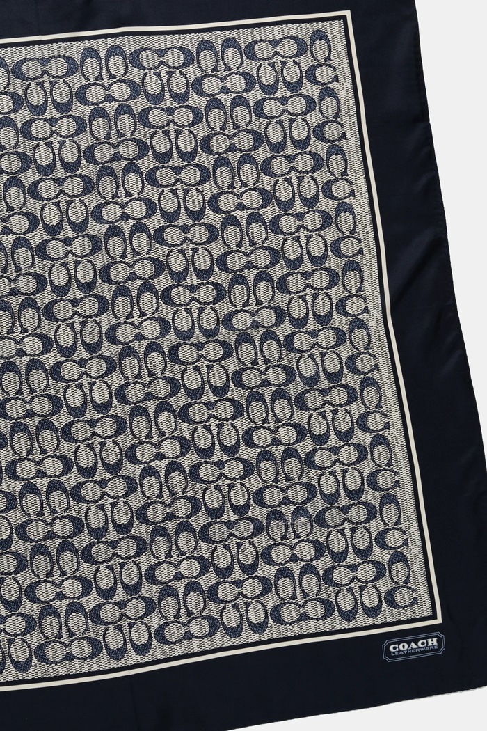 Hedvábný šátek Coach 29C2755 námořnická modř AW25