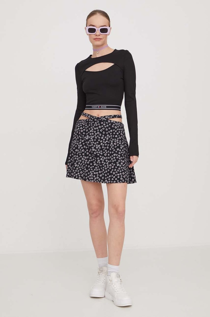 Sukně Tommy Jeans DW0DW17438 černá SS24