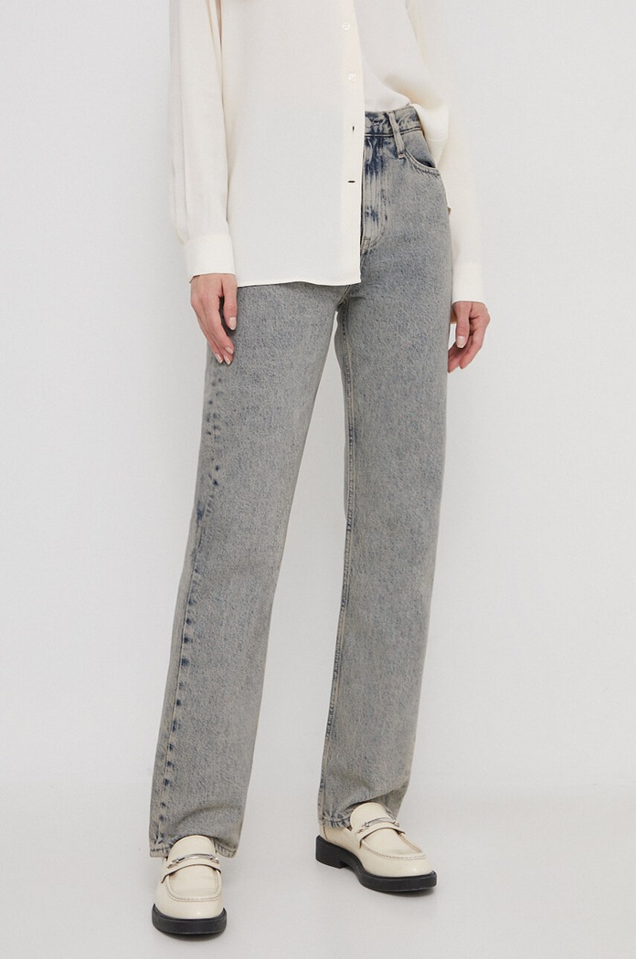 Kavbojke Calvin Klein Jeans Prijazno od planeta modra J20J222455