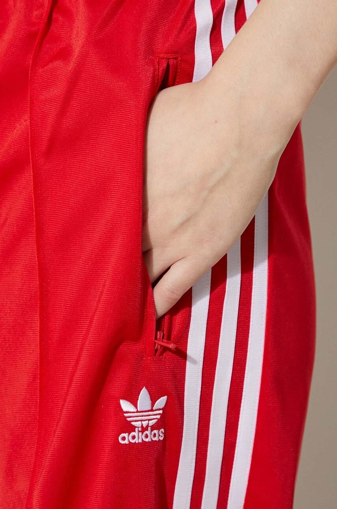 adidas Originals spodnie dresowe Firebird Loose czerwony IP0632