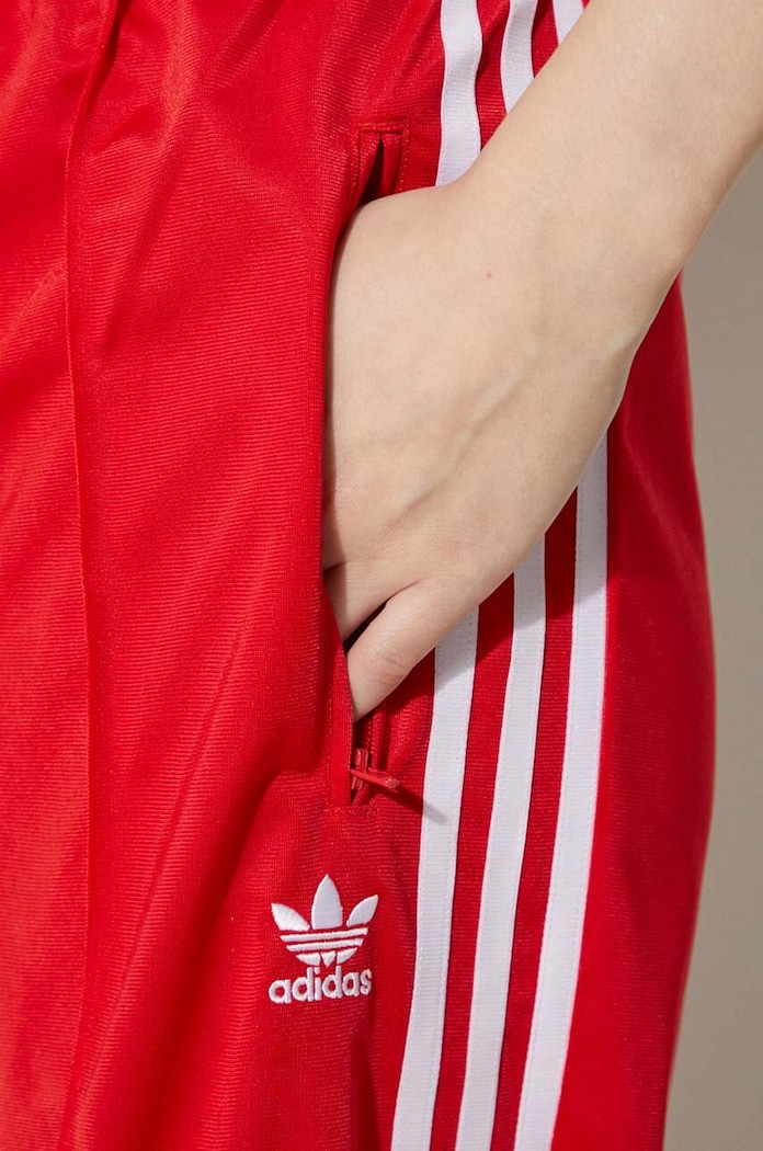 adidas Originals spodnie dresowe Firebird Loose czerwony IP0632