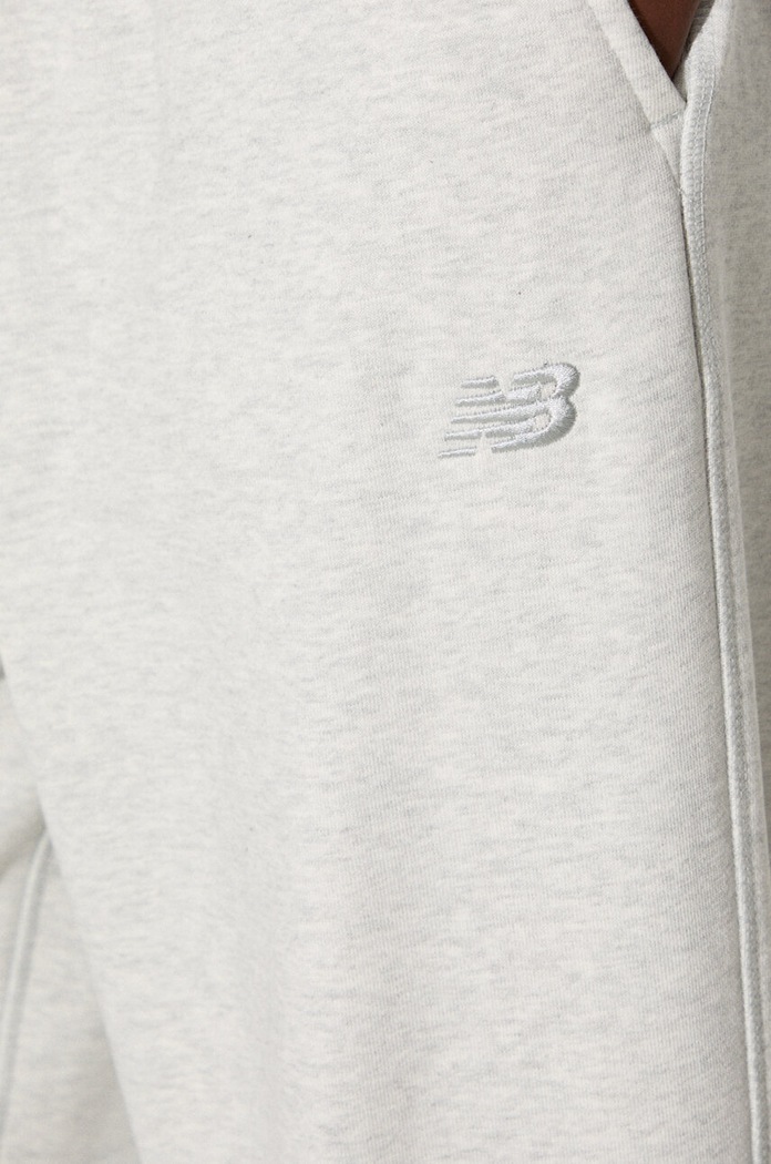 Βαμβακερό παντελόνι New Balance WP41513AHH γκρί