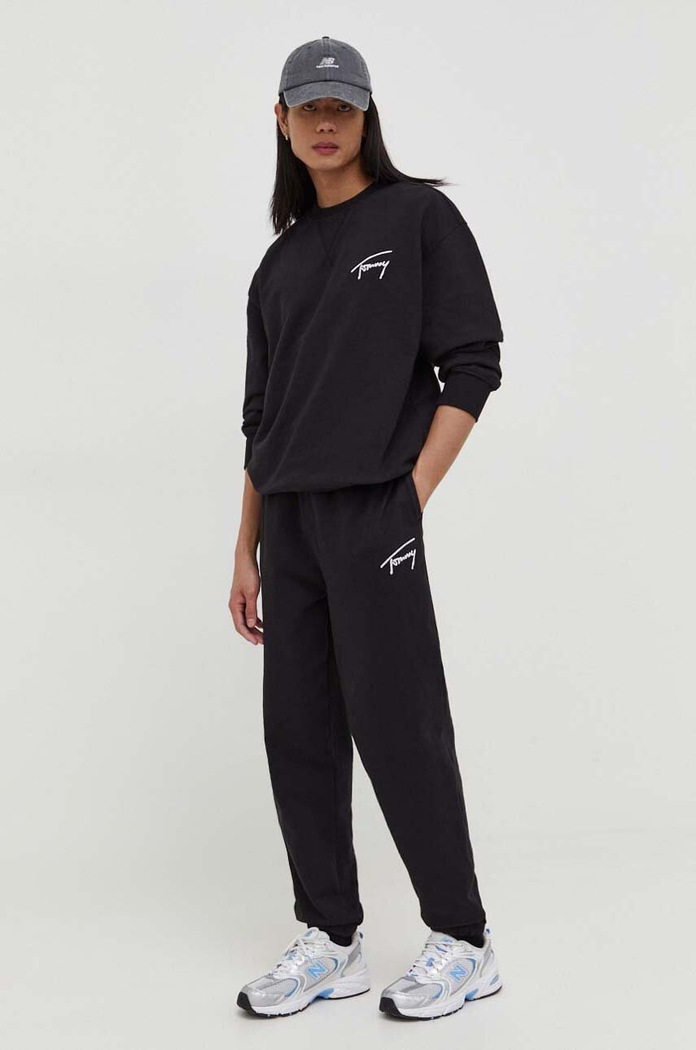 Tommy Jeans spodnie dresowe bawełniane DM0DM18356 czarny SS24