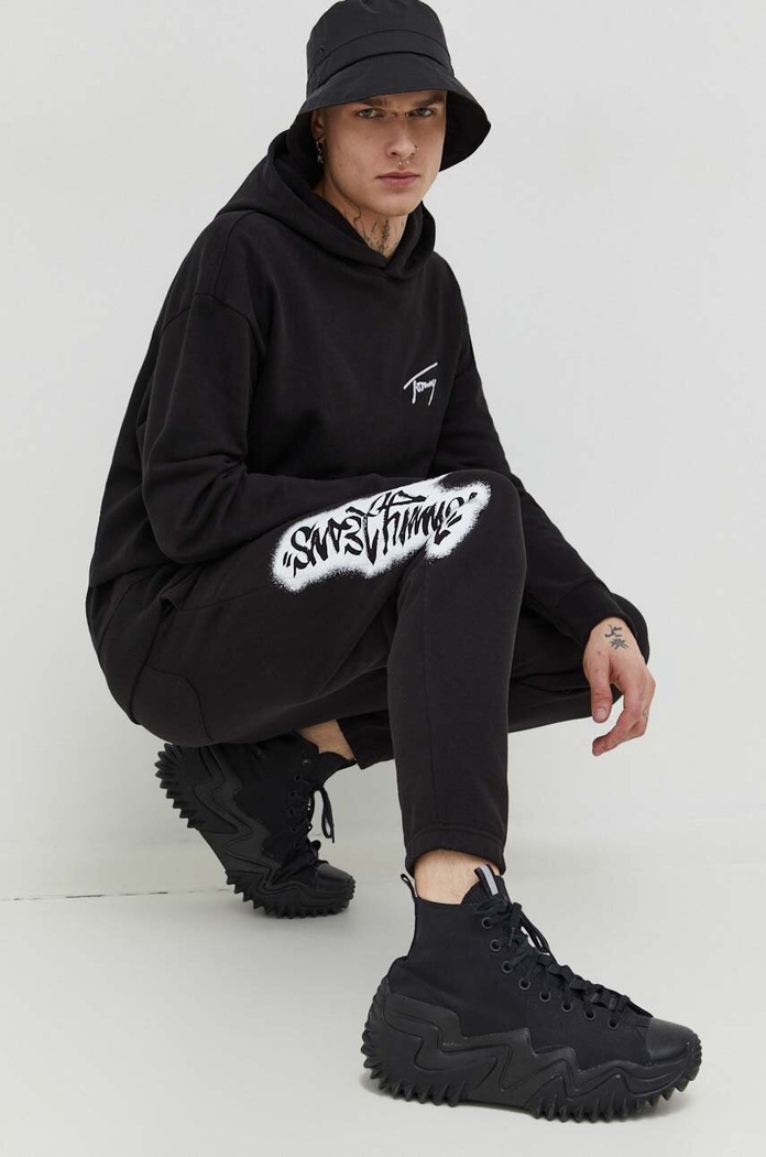 Tommy Jeans spodnie dresowe DM0DM18376 czarny SS24