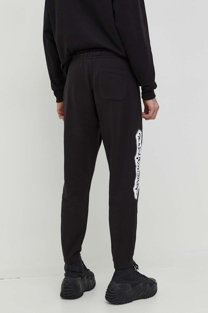 Odzież Tommy Jeans spodnie dresowe DM0DM18376 czarny