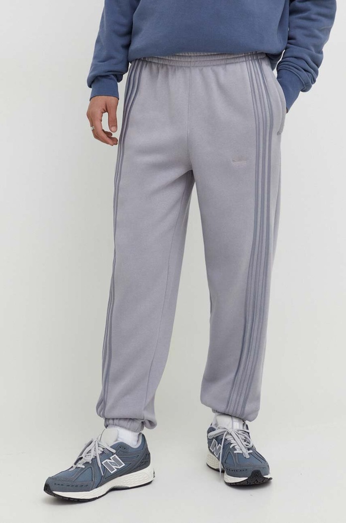 Tepláky adidas Originals nášivka šedá IT7448