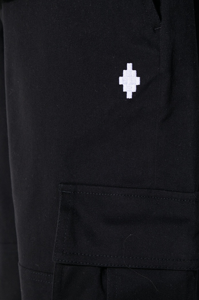 Hlače Marcelo Burlon Cross Cotton Cargo CMCF014S24FAB0011001 crna