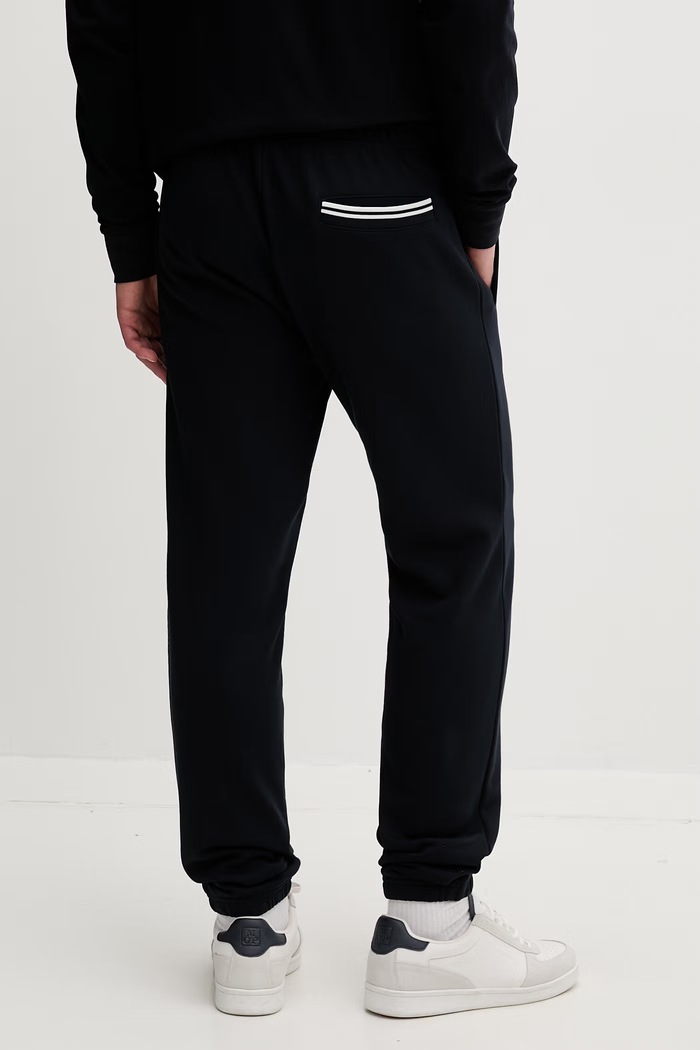 Oblačila Bombažen spodnji del trenirke Fred Perry Loopback Sweatpant T5505.608 mornarsko modra