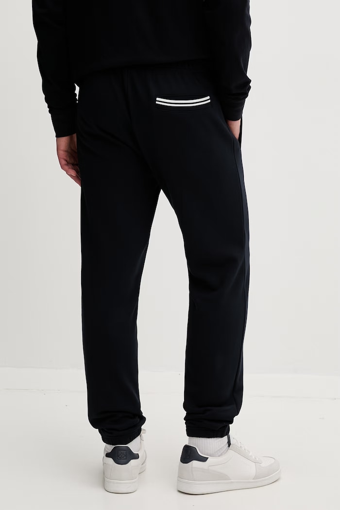 Oblačila Bombažen spodnji del trenirke Fred Perry Loopback Sweatpant T5505.608 mornarsko modra