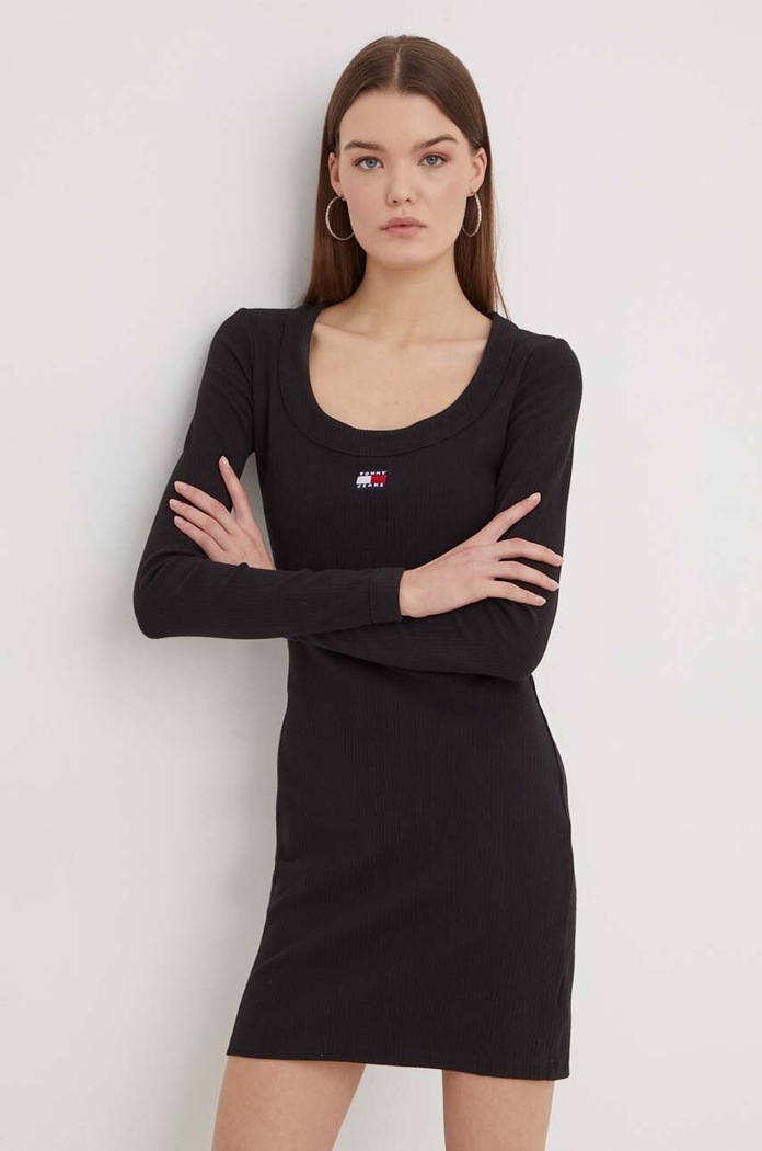 Tommy Jeans sukienka DW0DW17424 czarny SS24