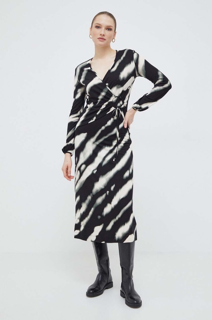 Šaty Weekend Max Mara s elastanom čierna 2415621061600