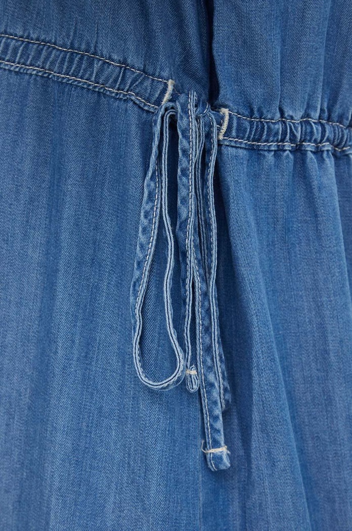 Памучна рокля Levi's A7571