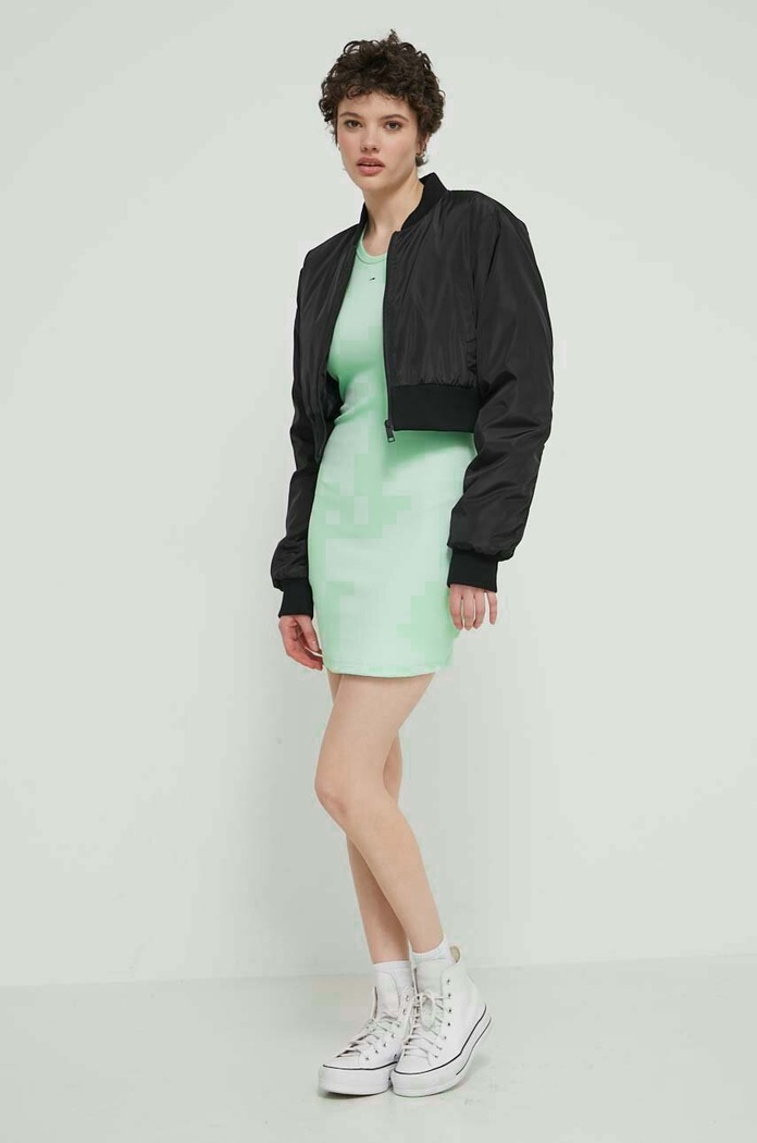 Tommy Jeans Sukienka DW0DW17406 zielony SS24